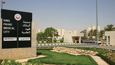 «فهد الطبية» تستأصل ورمًا يزن 3 كيلوجرامات بعمود فقري لمريض خمسيني