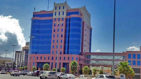 «أمانة عسير» تغلق 9 منشآت تجارية مخالفة للاشتراطات الصحية