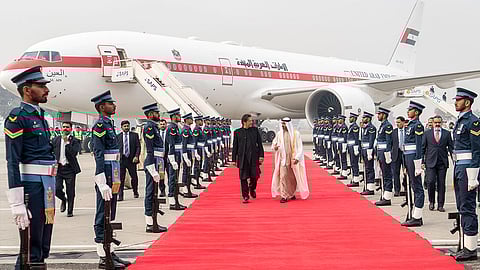 بالصور.. ولي عهد أبوظبي يغادر باكستان بعد زيارة تعزيز العلاقات الثنائية