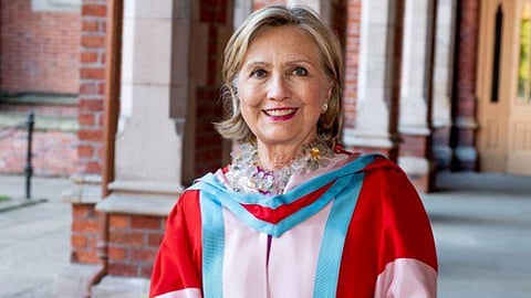 تعيين هيلاري كلينتون مستشارة لجامعة كوينز في بلفاست