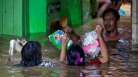 ارتفاع حصيلة ضحايا فيضانات جاكرتا إلى 53 شخصًا