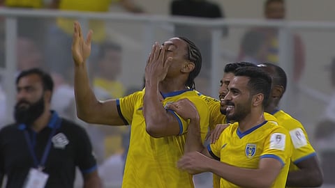 رأسية تاوامبا تمنح التعاون هدف التقدم على النصر في السوبر السعودي