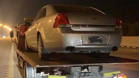 المرور يطيح بقائد سيارة كابريس دون لوحات