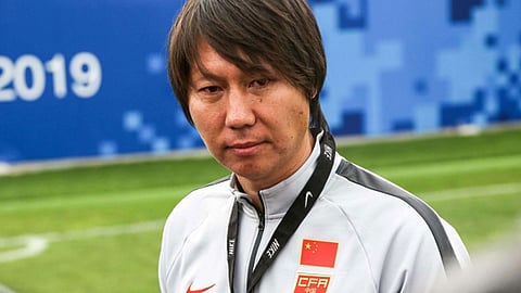 مدرب منتخب الصين يحقق حلم الطفولة