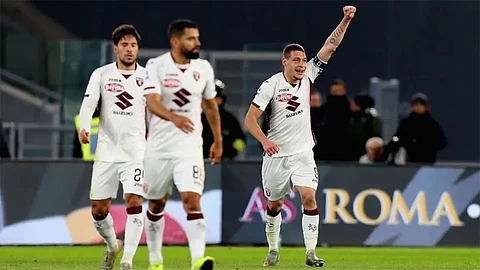 ثنائية بيلوتي تُعرقل انطلاقة روما في الدوري الإيطالي