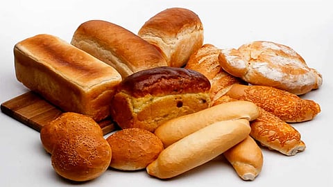 «الخضيري» يحذر من المقليات والمعجنات والخبز الأبيض والحلويات