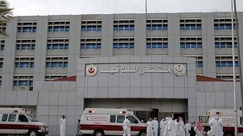 استئصال ورم متجذر في قاع جمجمة مريضة بمستشفى الملك فهد بالمدينة