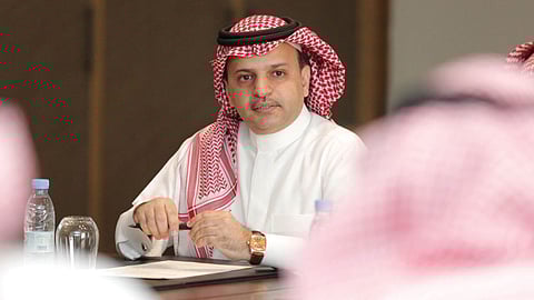 مسلي آل معمر يستقيل من رئاسة رابطة دوري المحترفين