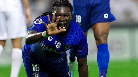 جوميز يكشّر عن أنيابه ويحرز الهدف الثاني للهلال في شباك الأهلي