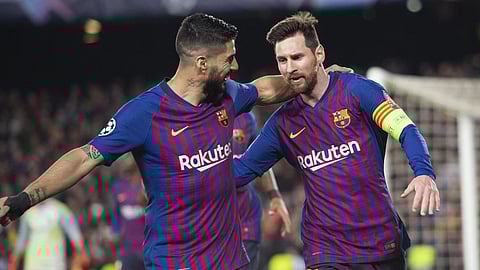 ميسي يتمسَّك بوجود سواريز في برشلونة.. ويضغط على الإدارة لتمديد تعاقده