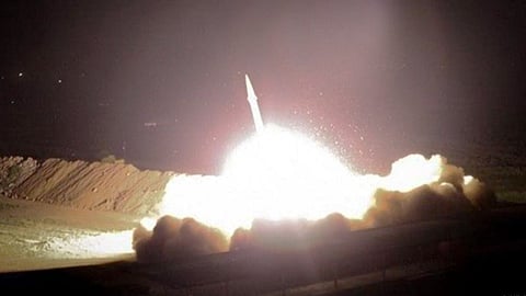 قيادي «عشائري»: صواريخ إيران على قاعدة «عين الأسد» لم تقتل عصفورًا