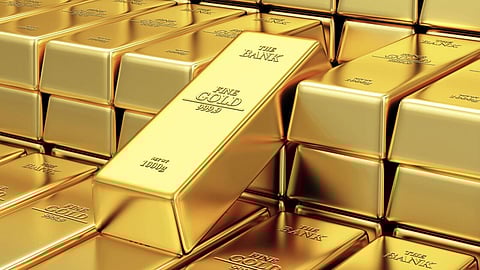 الذهب يواصل الهبوط ويخسر 15 دولارًا للأوقية