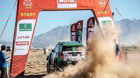 الراجحي رابعًا.. ساينز يحلِّق بالصدارة