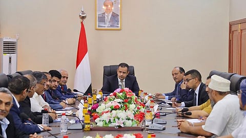 رئيس الوزراء اليمني: الميليشيات الحوثية تمارس القرصنة على مدخرات المواطنين