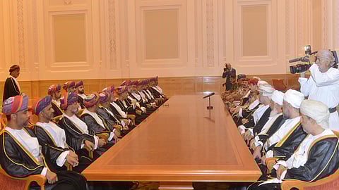 عُمان.. مجلس الدفاع العُمانيّ: قابوس أوصي باختيار هيثم بن طارق سلطانًا للبلاد