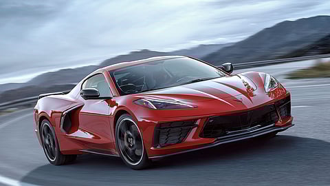 سَجْنُ موظَّفَيْن في جنرال موتورز بعد تسابقهما في سيارتي كورفيت C8