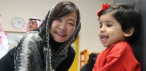 حرم رئيس الوزراء الياباني تزور جمعية الأطفال المعوقين بالرياض