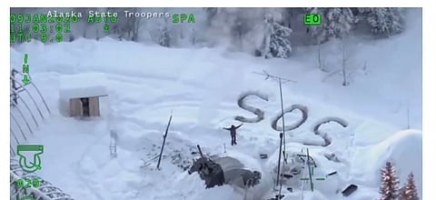 إشارة تنقذ رجلًا حوصر 22 يومًا بمنطقة نائية في ألاسكا