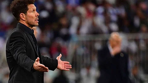 ماذا قال سيميوني للاعب ريال مدريد لحظة طرده في السوبر الإسباني؟