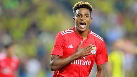 فيرنانديز يقترب من الانتقال إلى توتنهام