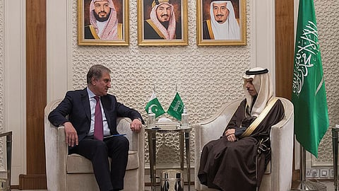 بالصور.. مباحثات مشتركة بين وزير الخارجية ونظيره الباكستاني