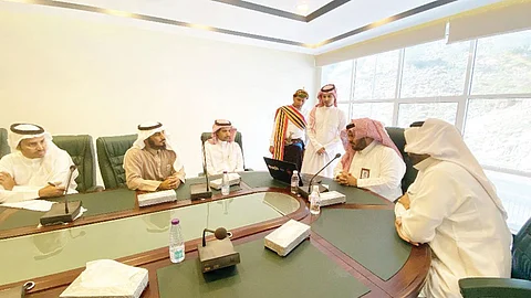بالصور.. محافظ الداير يدشّن «الهوية البصرية» لمهرجان البن السابع