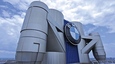 «BMW» تكشف عن مقعد «الراحة والأمان» للراكب الأمامي