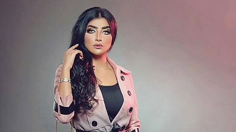 شاهد.. بالدموع والبكاء «بثينة الرئيسي» تعتذر للكويتيين