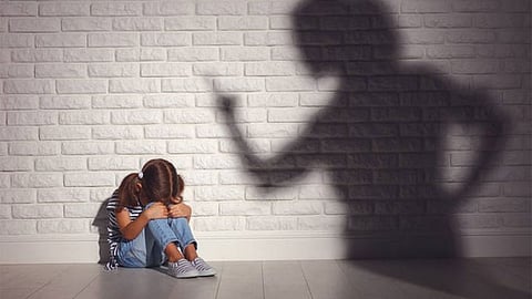 من يحمي أحفادي من زوجة أبيهم المقيمة؟.. «العمل» ترد