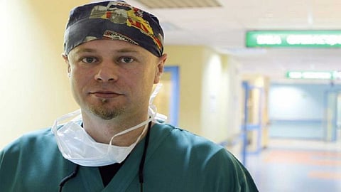 في أول جراحة من نوعها عالميًّا.. زراعة عنق طفل بالكامل