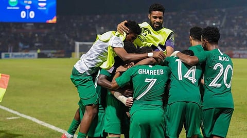 جوميز للاعبي الأخضر: أحضروا الكأس إلى السعودية