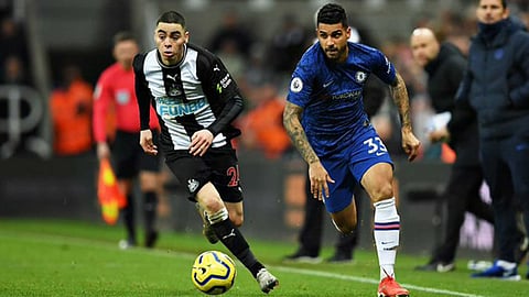 نيوكاسل يفوز على تشيلسي بهدف قاتل في الدقائق الأخيرة