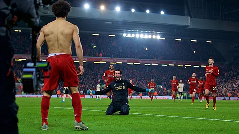 ليفربول يهزم مانشستر يونايتد ويعزز صدارته للدوري الإنجليزي