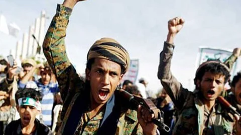مصدر يمني: ارتفاع ضحايا قصف معسكر في مأرب إلى 111 قتيلًا