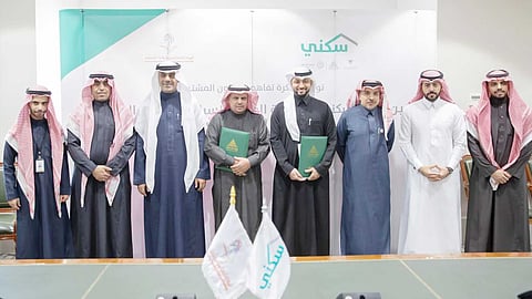 «سكني» يوقع اتفاقية لتقديم خدمات إسكانية لمنسوبي «السياحة».. ويدشن معرضه في «التعليم»