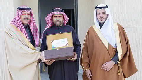 تسليم عدد من الفلل الجاهزة في مشروع إسكان تيماء