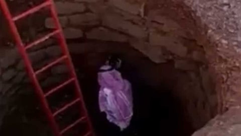 هبوط أرضي يكشف بئرًا تاريخية في المدينة المنورة