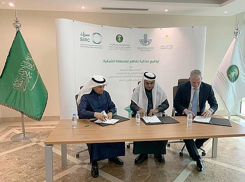 أمين الشرقية يوقع مذكرة تفاهم ثلاثية لإعادة تدوير نفايات المنطقة