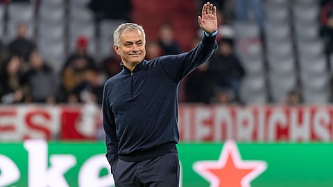 مورينيو حزين لاستبعاد حارس توتنهام المتألق جازانيجا