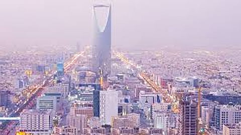 الحرارة في طريف «تحت الصفر».. وأجواء غائمة بمكة والمدينة