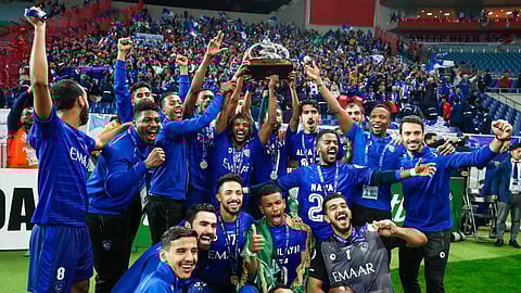 الهلال يكتسح منافسيه ويتوج بنادي العقد لغرب آسيا