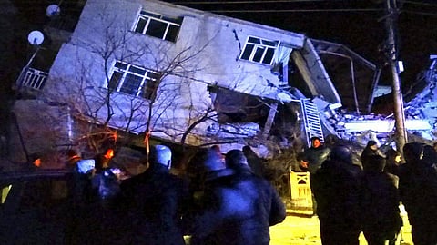 ارتفاع حصيلة قتلى زلزال تركيا إلى 35