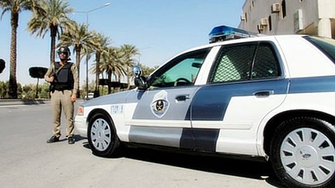 الجهات الأمنية تطيح بسائق مركبة قطع الطريق لتسهيل عبور إبله