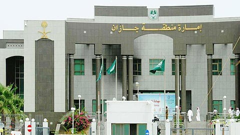«إمارة جازان» تكشف حقيقة قيام بعض الشركات بنهل الرمال من المنطقة