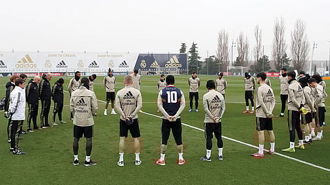 لاعبو ريال مدريد يقفون دقيقة حدادًا على كوبي براينت