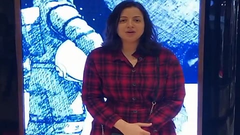 بفيديو مثير.. منى فاروق تروج لأعمالها الجديدة وتنشر رقم جوال للتواصل