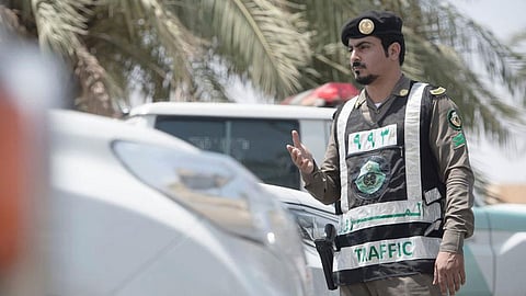 «المرور السعودي» يوضح عقوبة الرجوع إلى الخلف مسافة تزيد على 20 مترًا