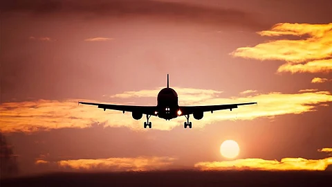 تهديد راكبة بتفجير نفسها يجبر طائرة على الهبوط اضطراريًّا في موسكو
