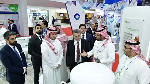 825 مليار دولار أمريكي لتنفيذ مشروعات في البنية التحتية للمملكة