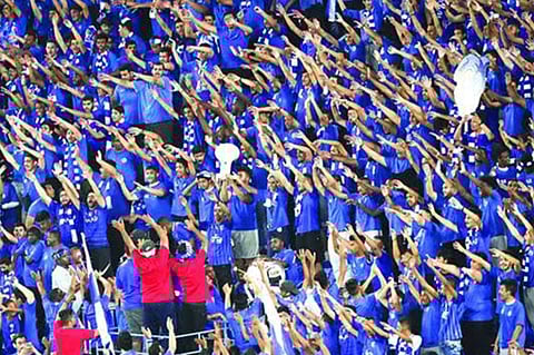 بالفيديو.. جماهير الهلال تؤازر فريقها على قمة الجبل والجابر يعلِّق